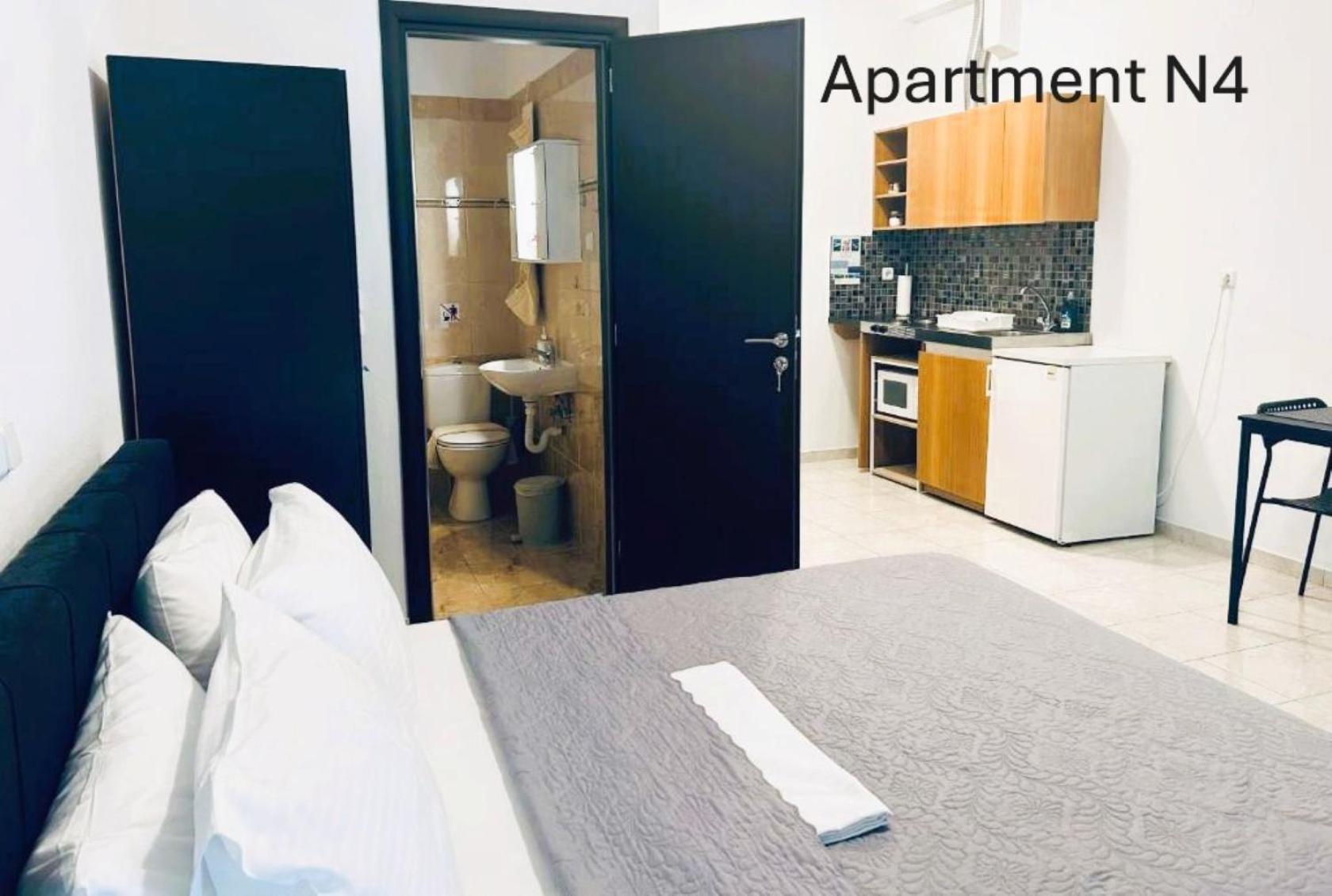A & A 2 Apartment *